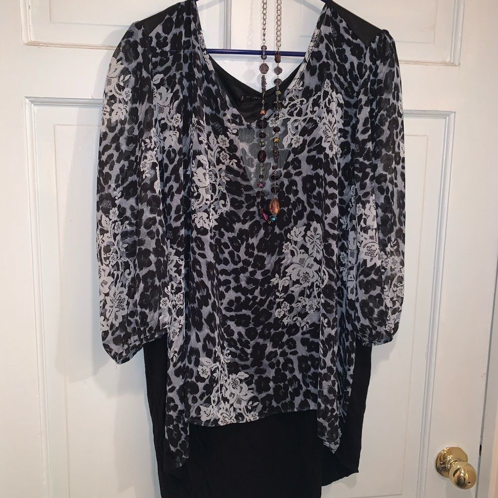 Maurice’s Sheer Leopard & Leather Top Sz 3 - Picture 4 of 8